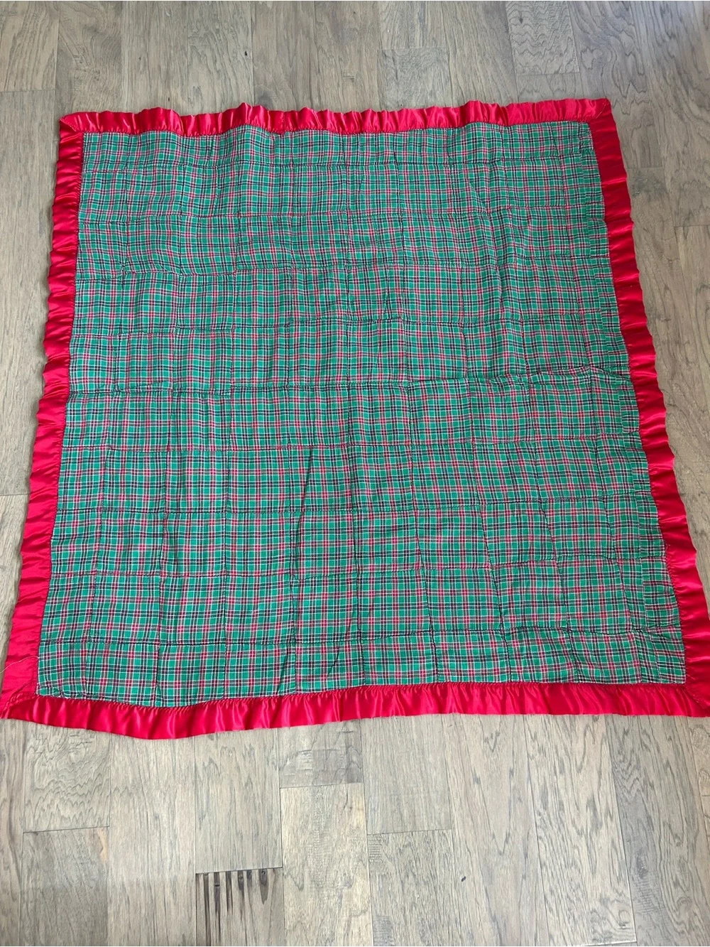 Vintage Xmas Quilt Satin Red Trim Holiday Christmas Festive Seasonal
